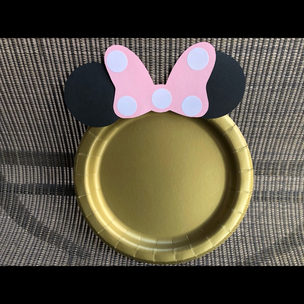 Minnie Mouse party plates set of 12